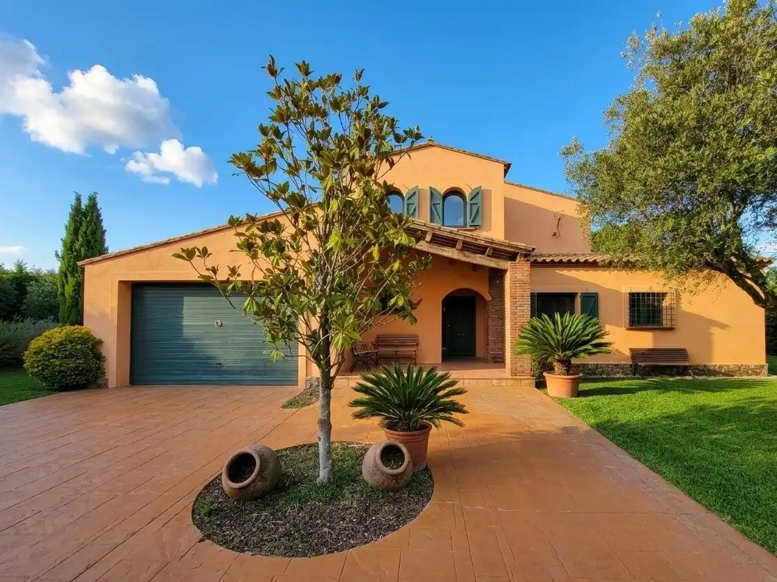 Casa o chalet de alquiler en 5 Carrer de Carlemany, Peralada