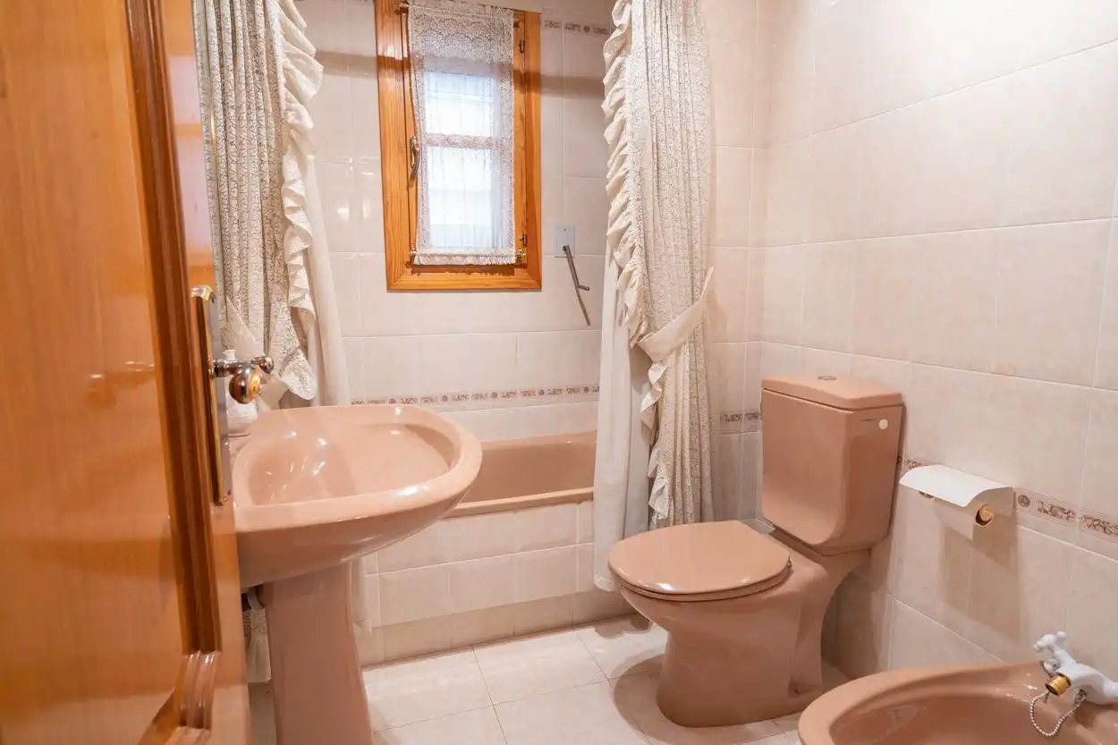 Bany de Casa o xalet en venda en Tortosa amb Calefacció, Terrassa i Traster