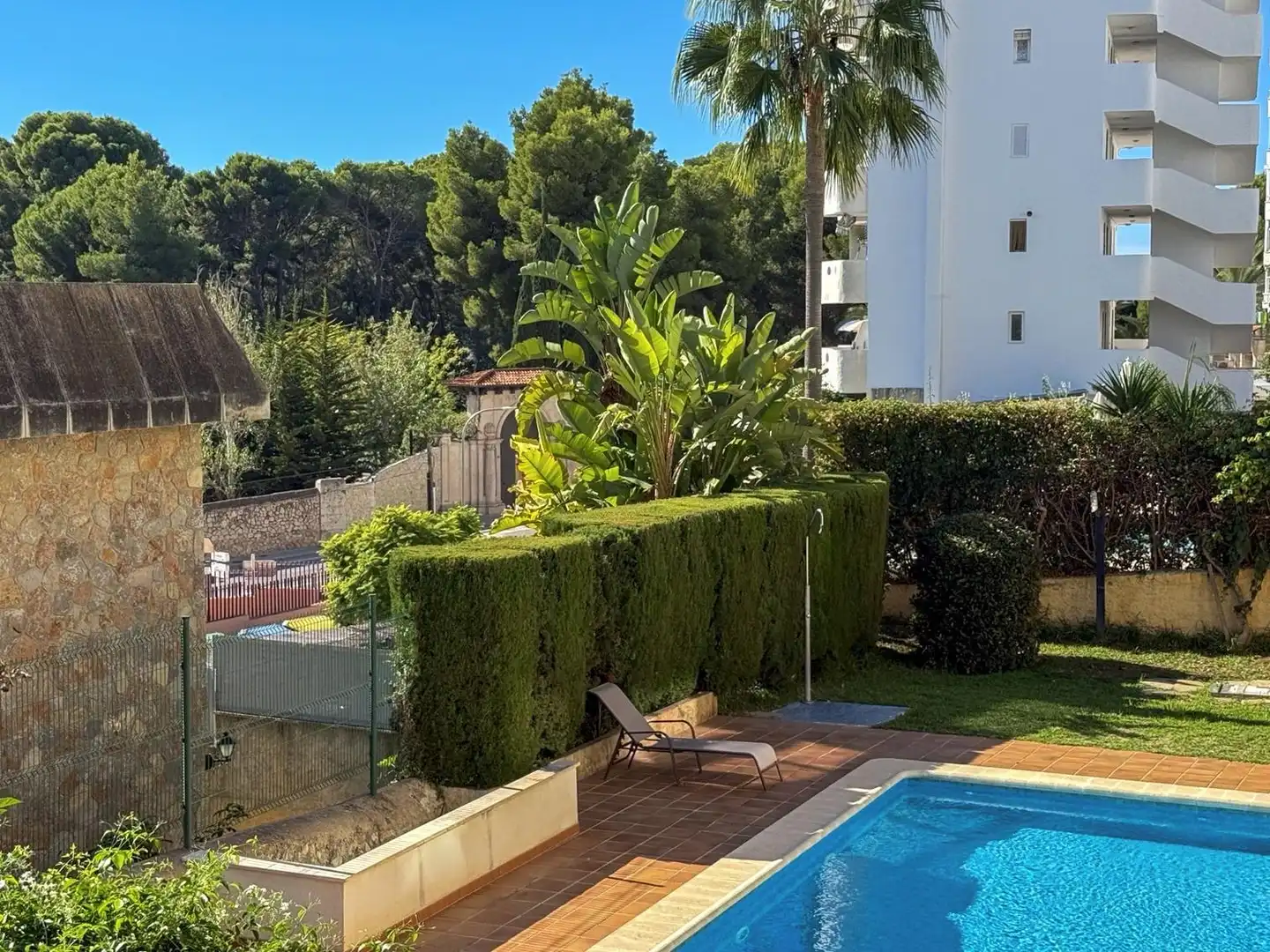 Schwimmbecken von Haus zum Verkauf in  Palma de Mallorca mit Klimaanlage, Heizung und Privatgarten