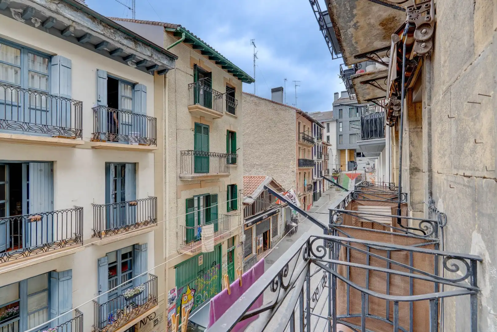 Terrassa de Pis en venda en Irun  amb Calefacció i Moblat