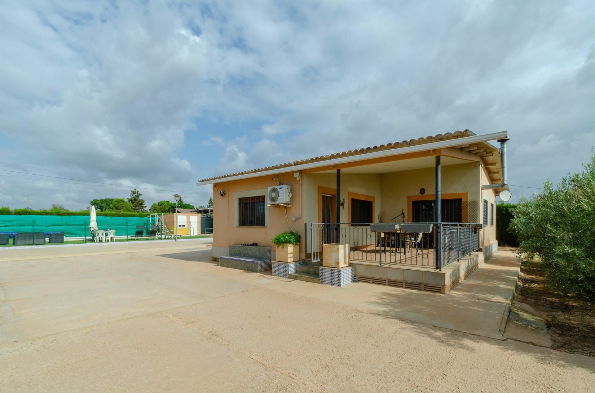 Vista exterior de Casa o xalet en venda en Cartagena amb Aire condicionat, Terrassa i Piscina