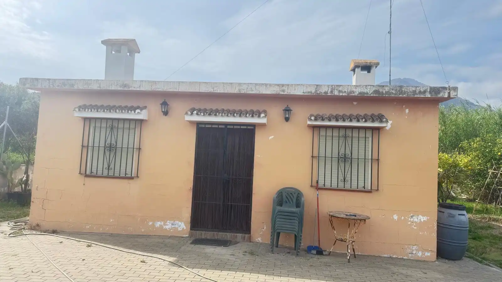 Außenansicht von Country house zum Verkauf in Estepona mit Privatgarten, Terrasse und Waschmaschine