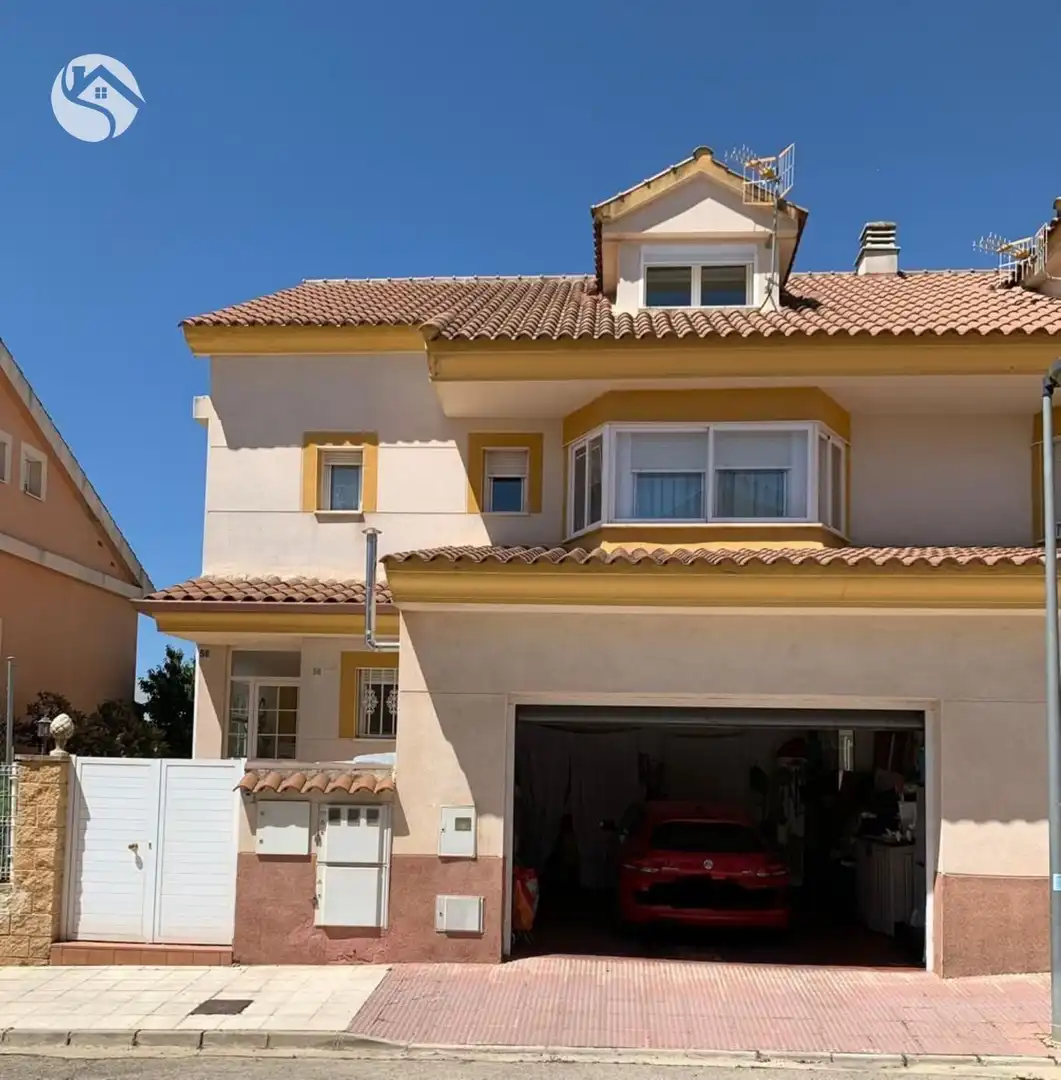 Vista exterior de Casa o xalet en venda en Arcas del Villar amb Calefacció, Terrassa i Traster