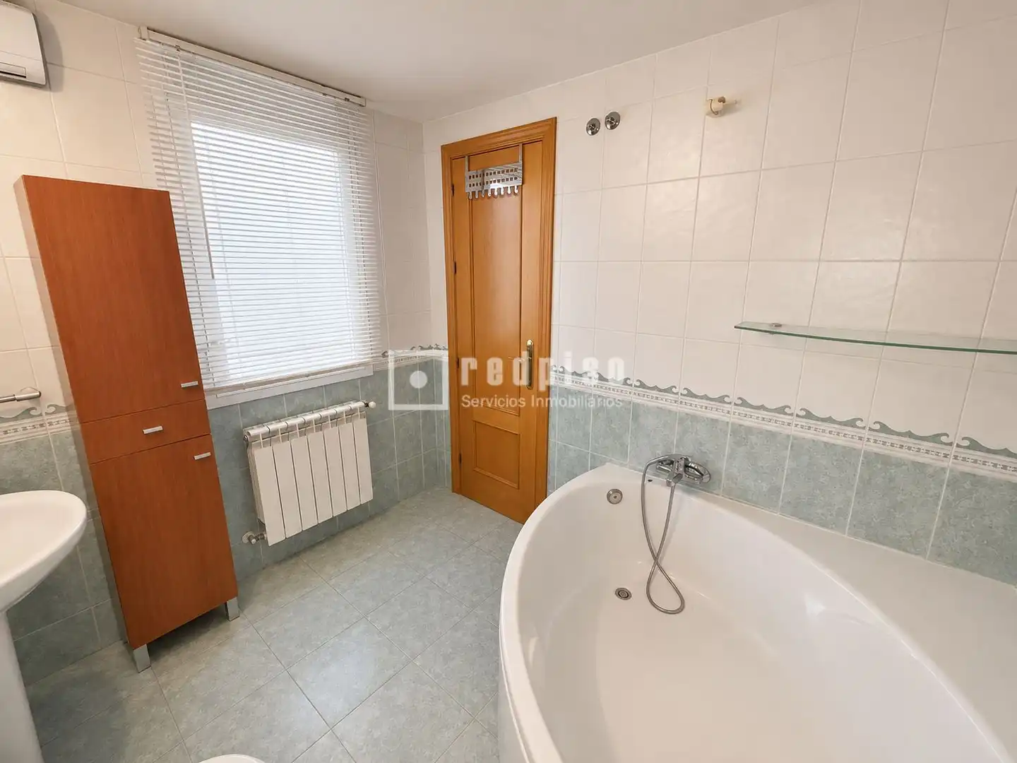 Bany de Casa o xalet en venda en Alovera amb Calefacció, Jardí privat i Terrassa