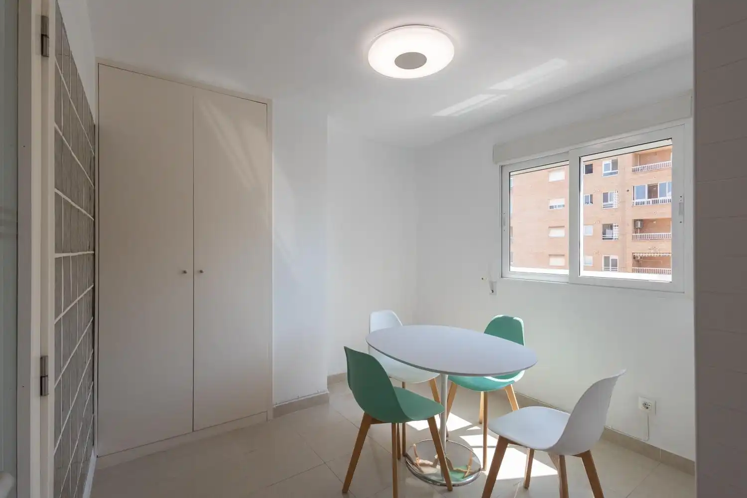 Comedor de Piso para compartir en Valencia con Aire acondicionado, Calefacción y Balcón