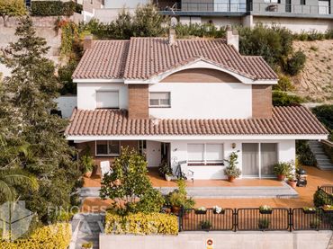 Chalet con jardín en venta en Avenida Avinguda Puigdomi
