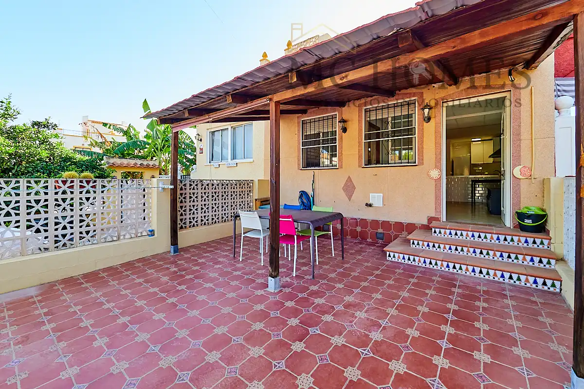 Terrasse von Einfamilien-Reihenhaus zur Miete in San Fulgencio mit Klimaanlage, Möbliert und Waschmaschine