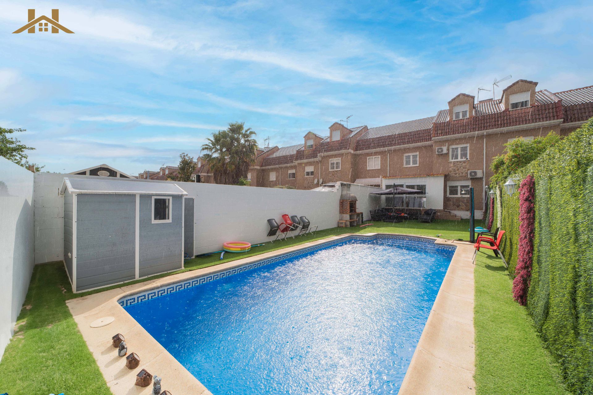 Piscina de Casa adosada en venda en Ugena amb Aire condicionat, Calefacció i Jardí privat