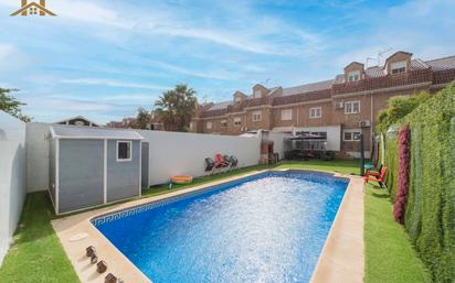 Swimming pool of Single-family semi-detached for sale in Ugena  with Air Conditioner, Heating and Private garden