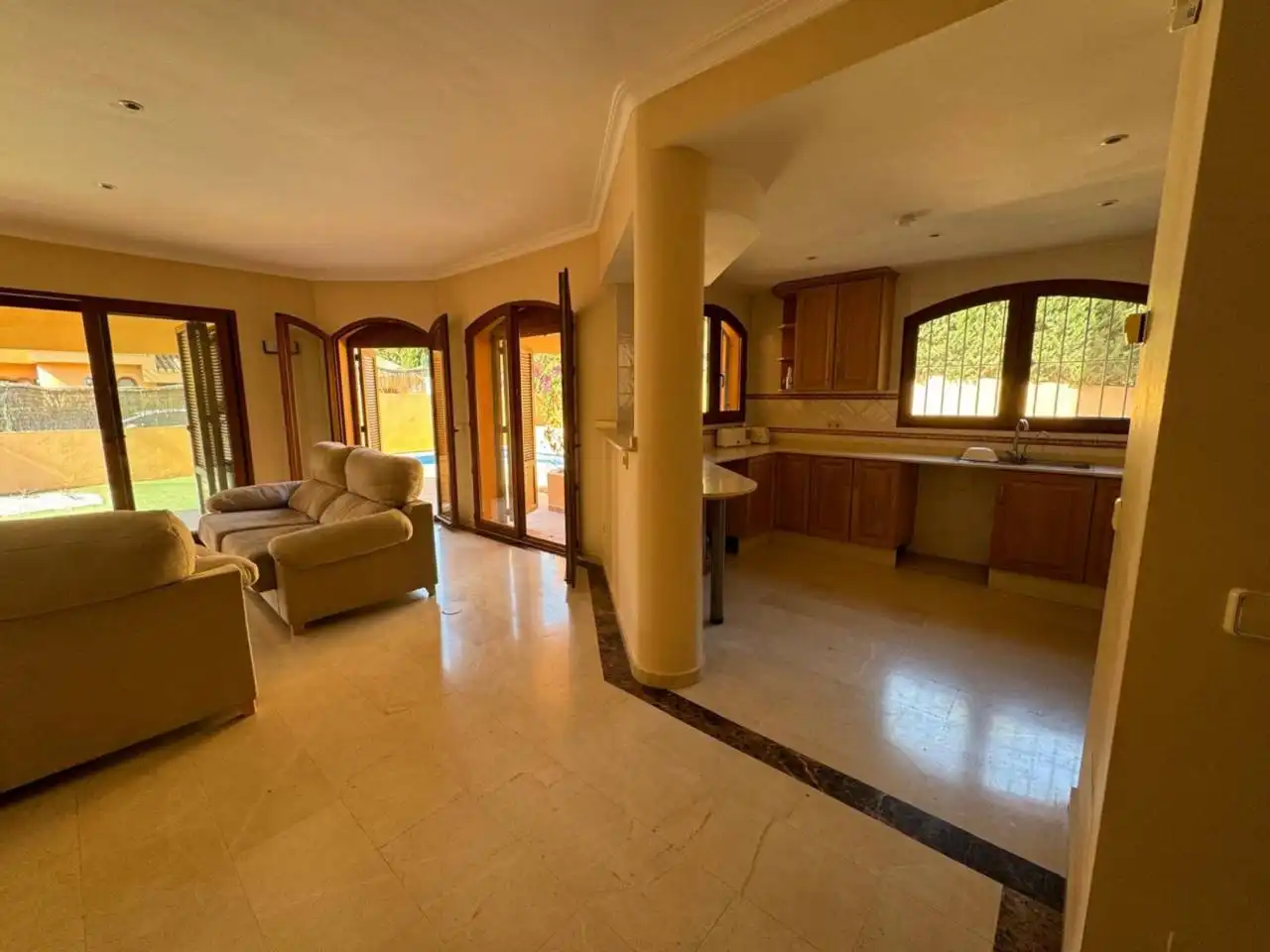 Einfamilien-Reihenhaus zum Verkauf in Cartagena mit Klimaanlage, Privatgarten und Terrasse