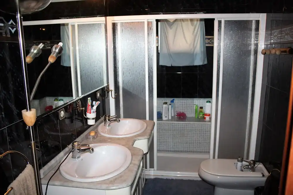 Baño de Piso de alquiler en Málaga con Aire acondicionado, Calefacción y Terraza