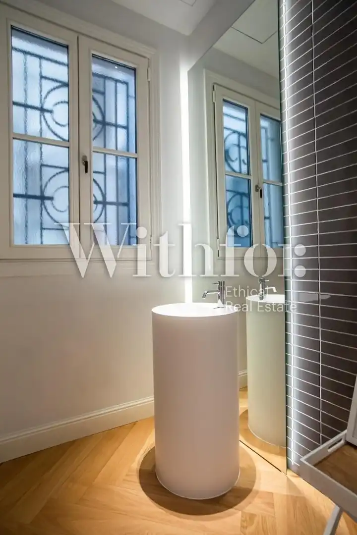 Bathroom of Flat for rent in Barcelona  with Air Conditioner, Heating and Terrace