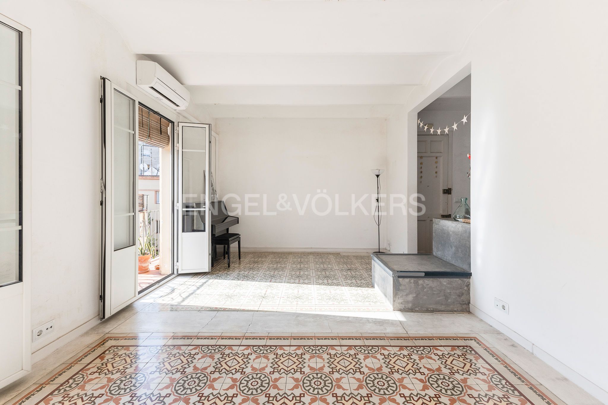 Exterior view of Apartment for sale in  Barcelona Capital  with Heating, Parquet flooring and Balcony