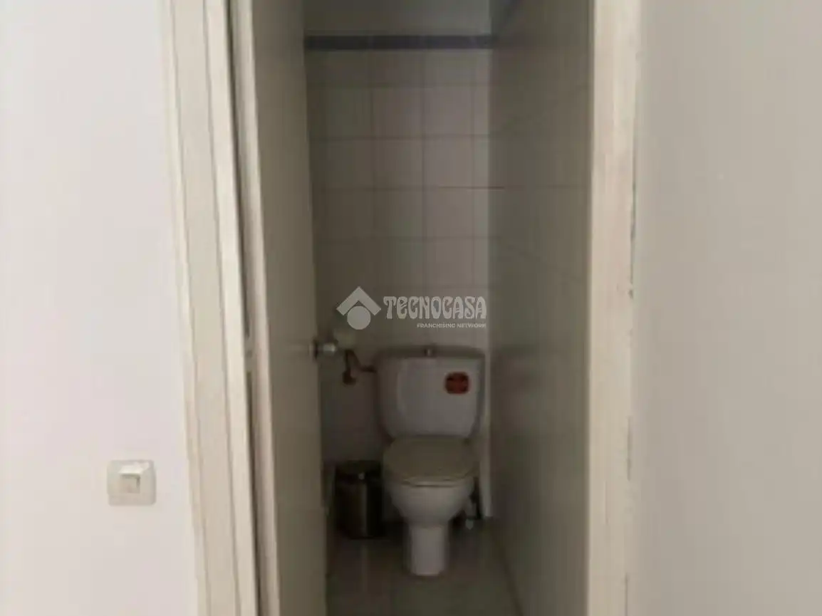 Bany de Local en venda en Alcalá de Guadaira amb Aire condicionat
