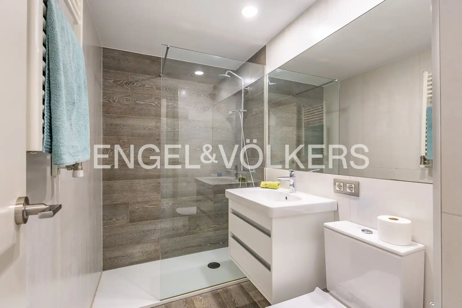 Baño de Piso en venta en Sabadell con Aire acondicionado, Calefacción y Jardín privado