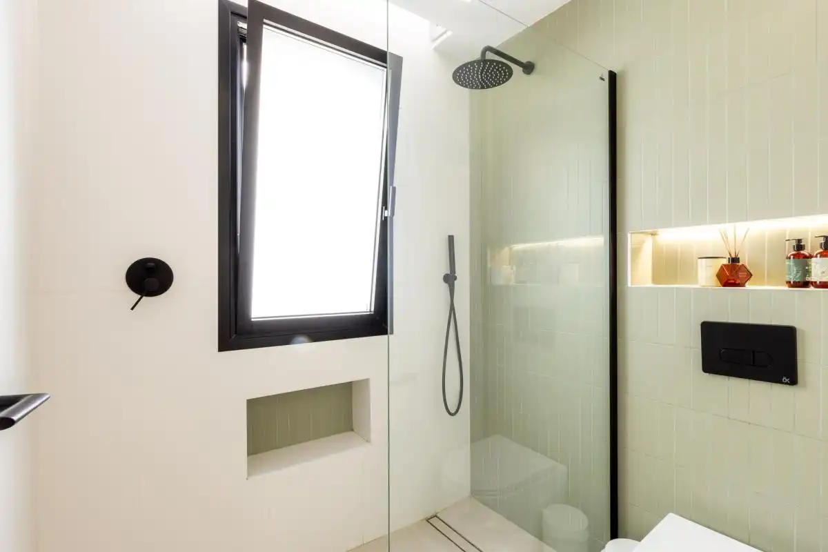 Bathroom of Houses for sale in L'Eliana  with Air Conditioner, Heating and Swimming Pool