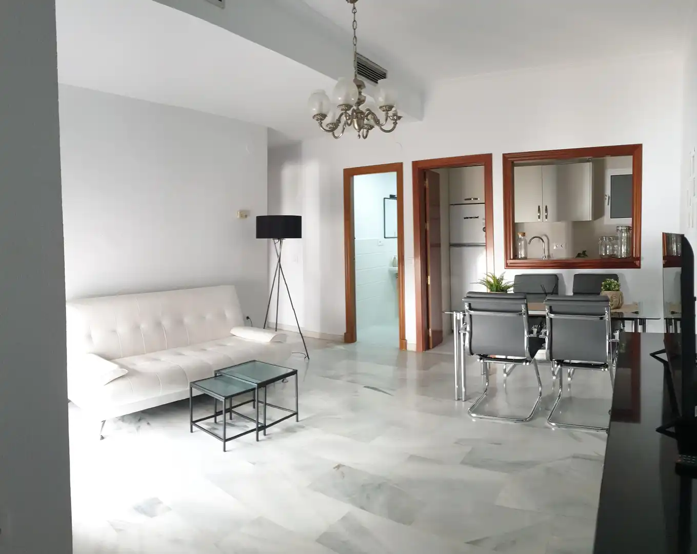 Living room of Flat for rent in Sevilla  with Air Conditioner, Heating and Furnished