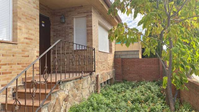 Casa adosada en Venta en  ALAMOS en Tórtola de Henares