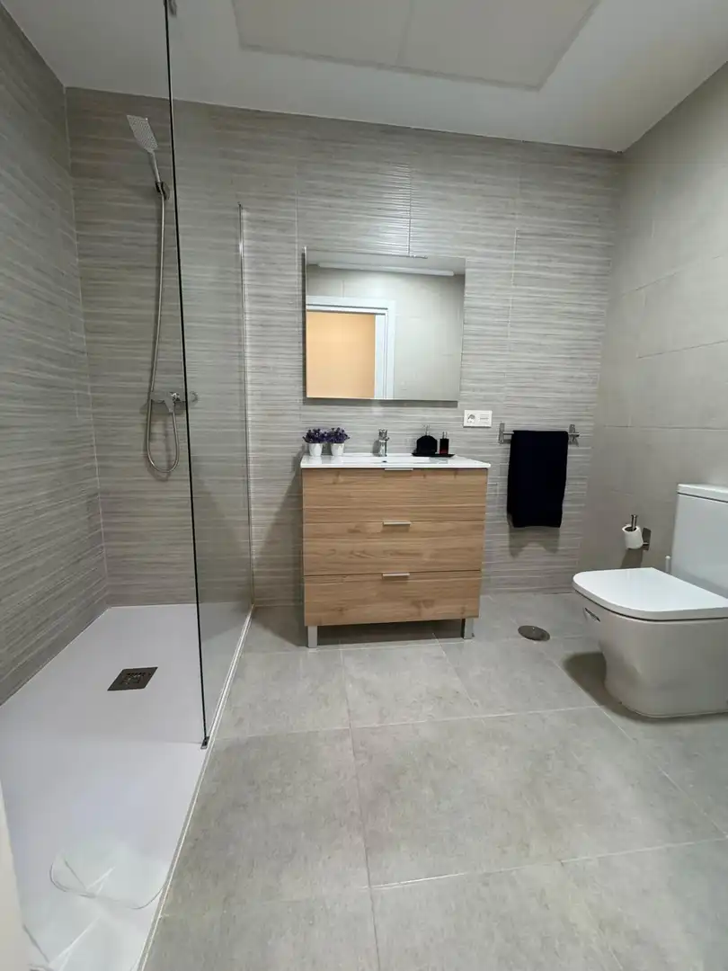 Baño de Piso de alquiler en Cáceres con Aire acondicionado, Calefacción y Terraza