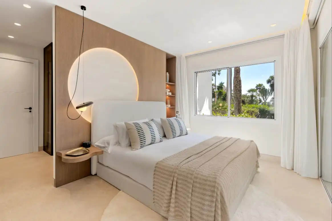 Schlafzimmer von Erdgeschoss zum Verkauf in Estepona mit Klimaanlage, Heizung und Parkett