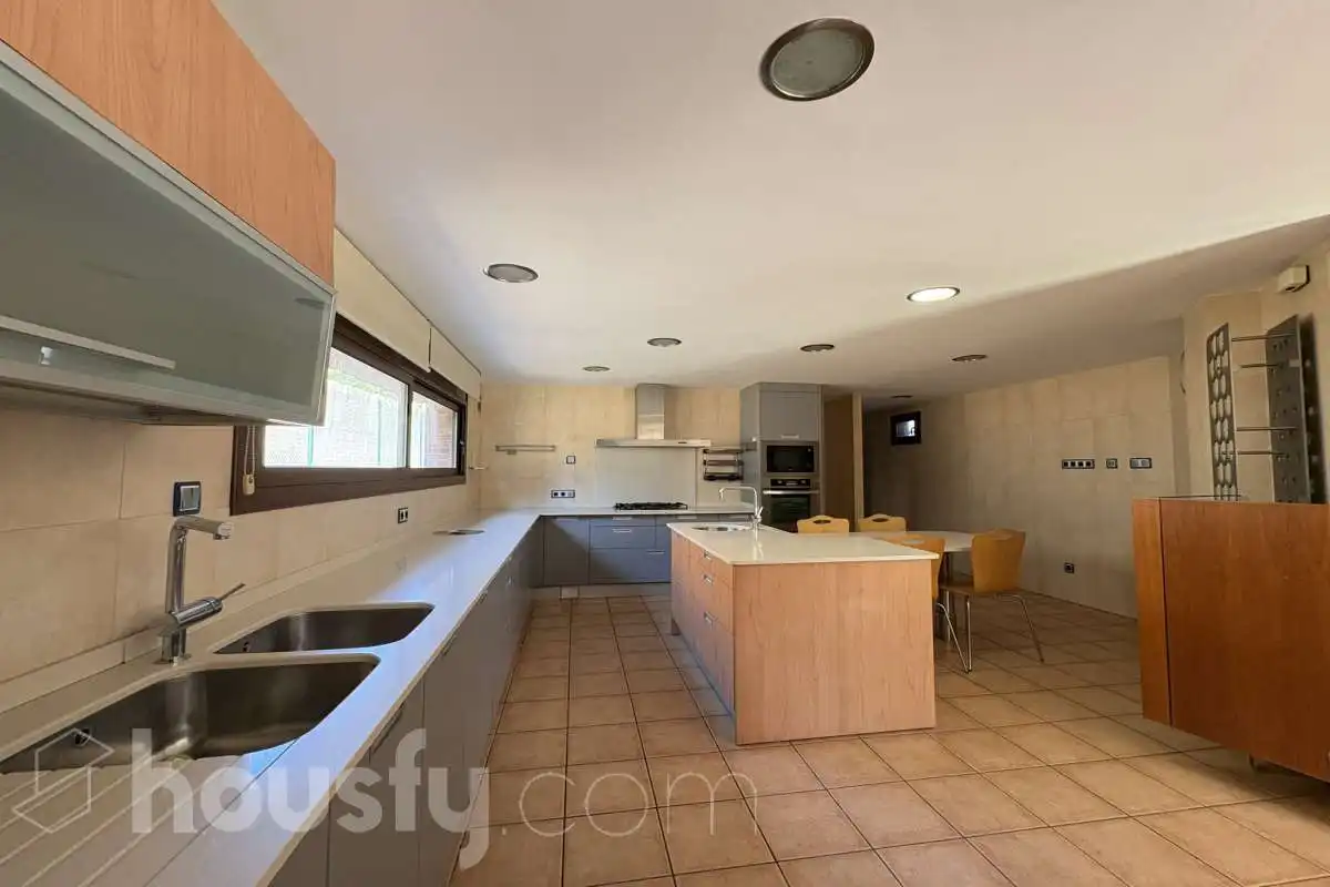 Cocina de Casa o chalet en venta en Sant Julià de Ramis con Calefacción, Jardín privado y Terraza
