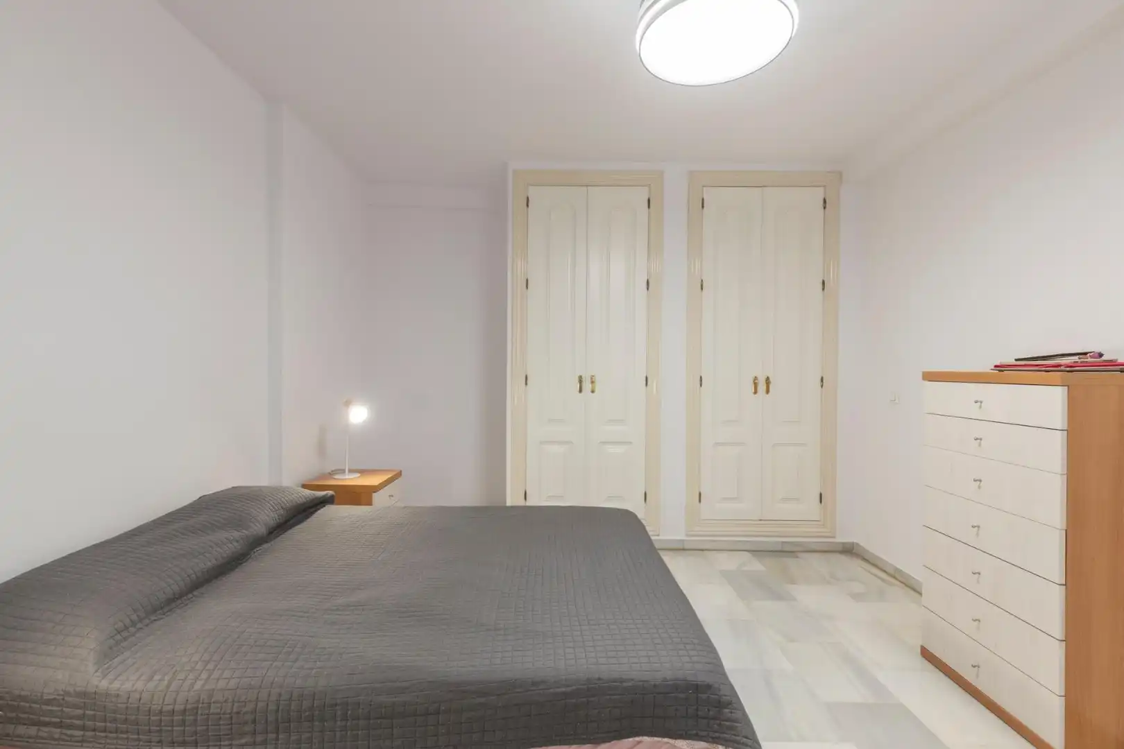 Dormitori de Pis en venda en Granada amb Aire condicionat, Calefacció i Terrassa