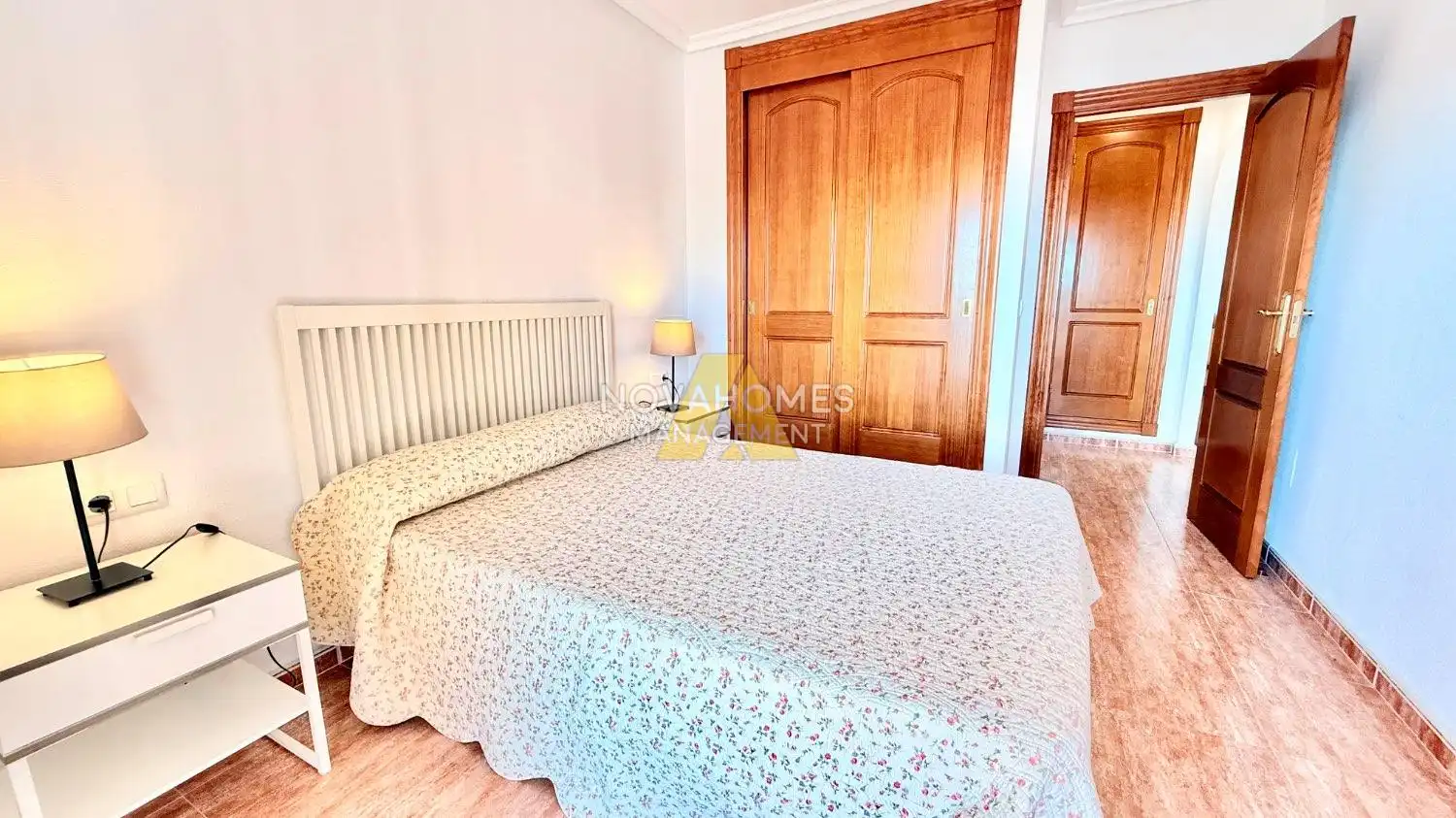 Schlafzimmer von Wohnungen zum Verkauf in La Manga del Mar Menor mit Klimaanlage, Heizung und Terrasse