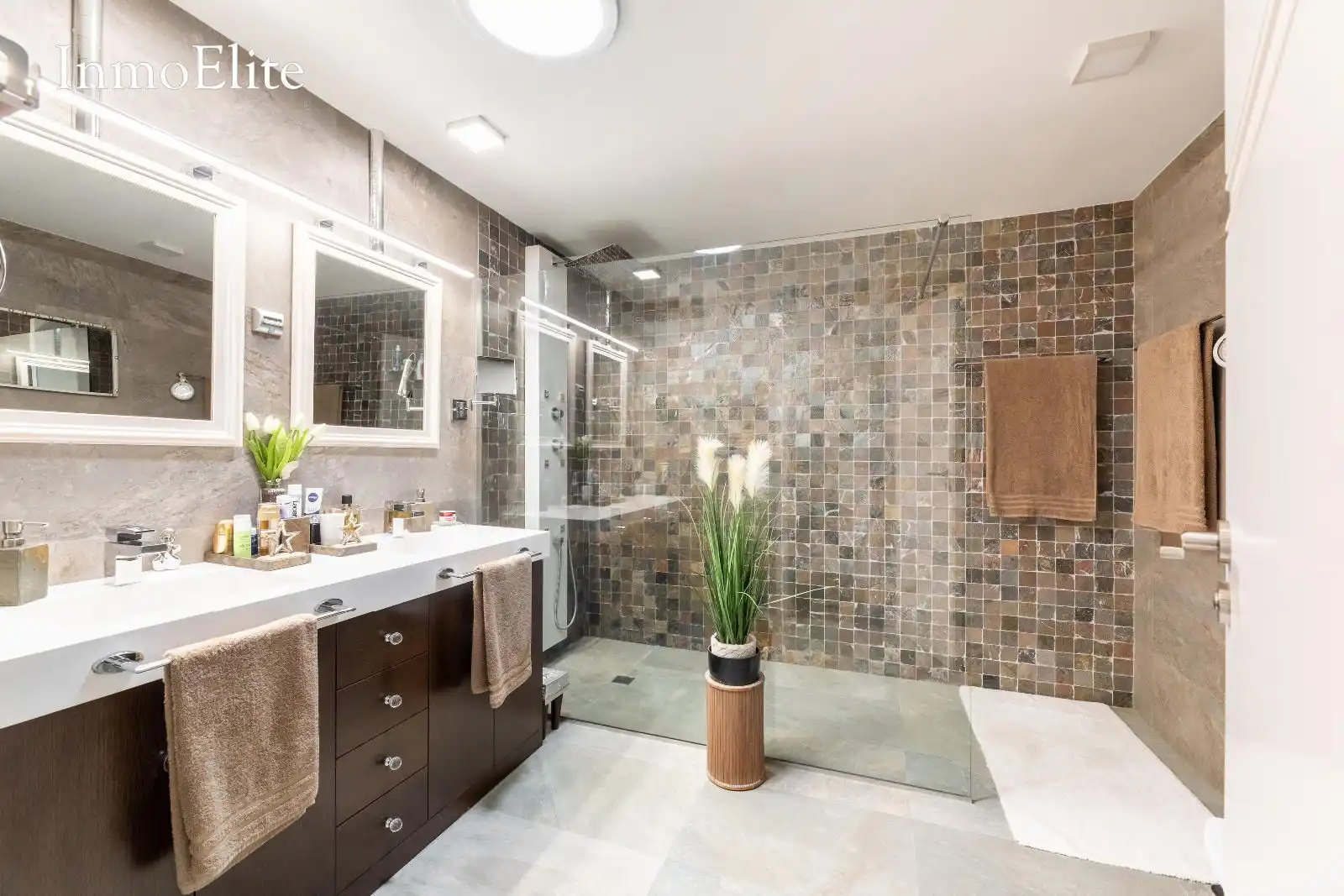 Bathroom of Detached homes for sale in Majadahonda  with Air Conditioner, Heating and Private garden