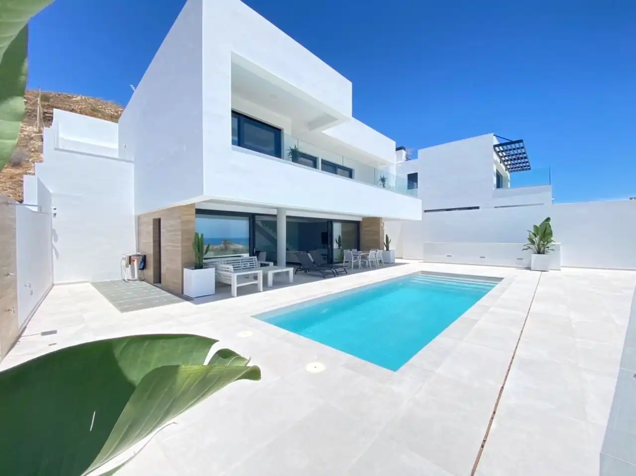 Vista exterior de Casa o xalet en venda en Torrox amb Aire condicionat, Calefacció i Jardí privat