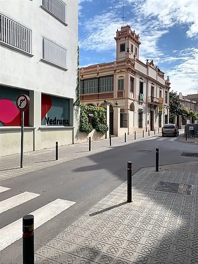 Vista exterior de Local de alquiler en Sant Boi de Llobregat