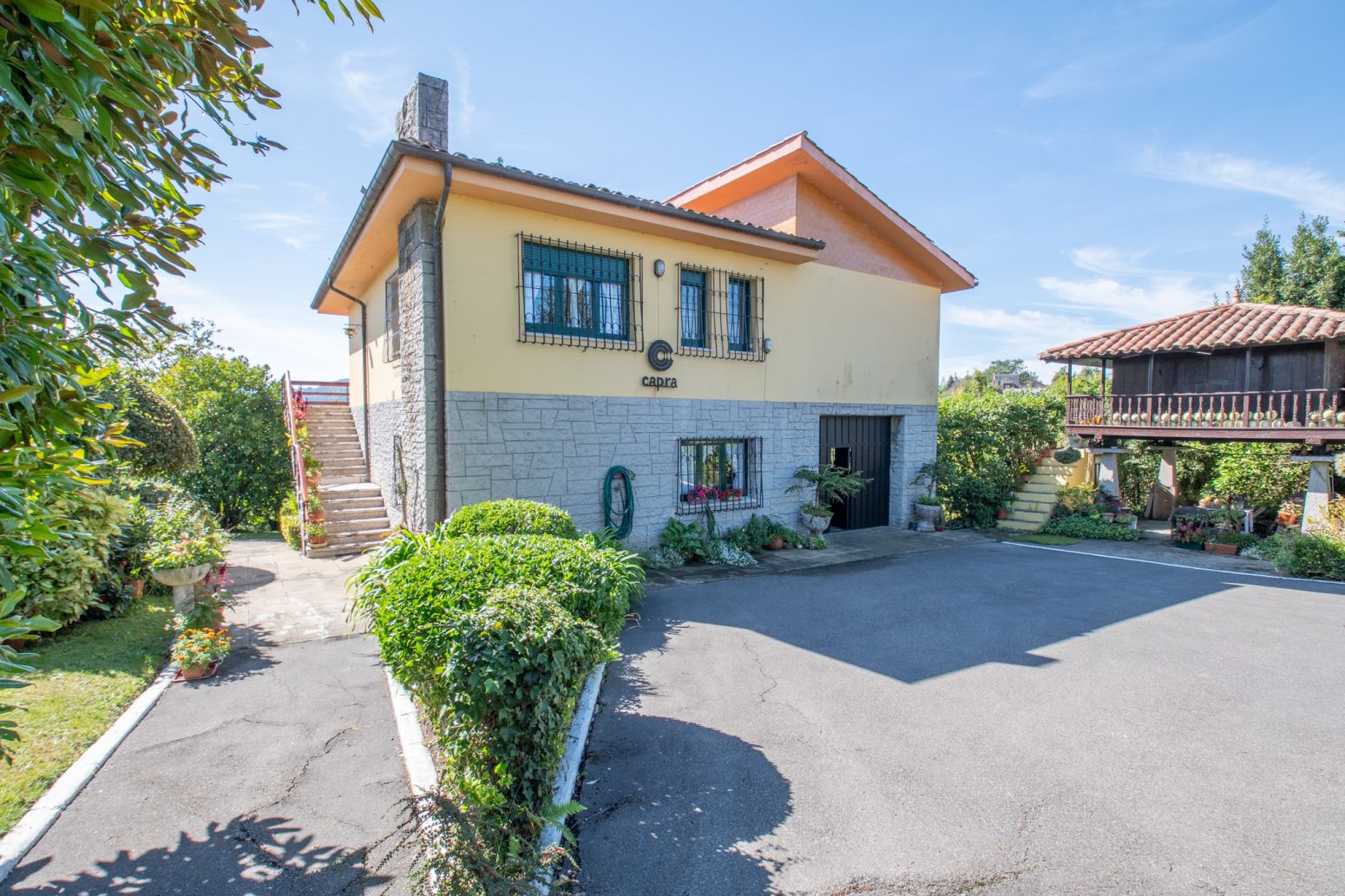 Vista exterior de Casa o xalet en venda en Villaviciosa amb Calefacció, Jardí privat i Parquet