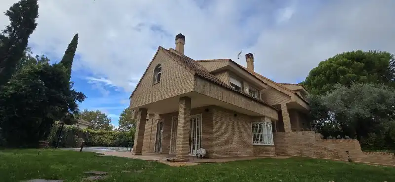 Exterior view of Houses for sale in Villaviciosa de Odón  with Air Conditioner, Heating and Terrace