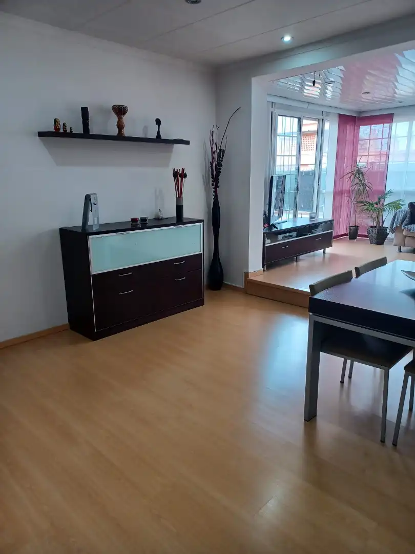 Sala d'estar de Àtic en venda en L'Hospitalet de Llobregat amb Aire condicionat, Calefacció i Terrassa