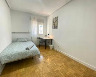 Bedroom of Flat to share in  Madrid Capital  with Heating, Furnished and Washing machine