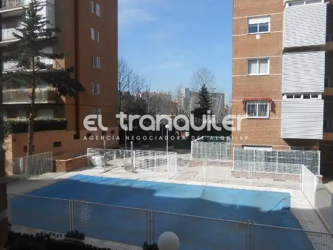 Aparcament de Pis en venda en Madrid amb Aire condicionat, Parquet i Piscina