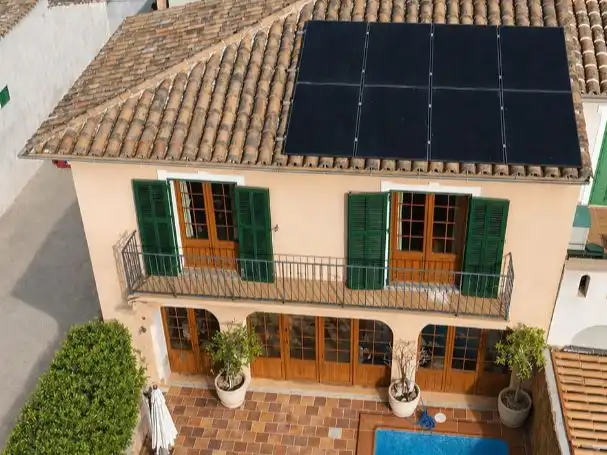 Semi-detached house with pool for sale in Carrer del Turc 17