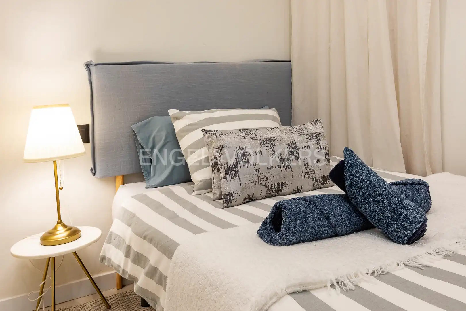 Habitación de Piso en venta en Barcelona con Aire acondicionado, Calefacción y Balcón
