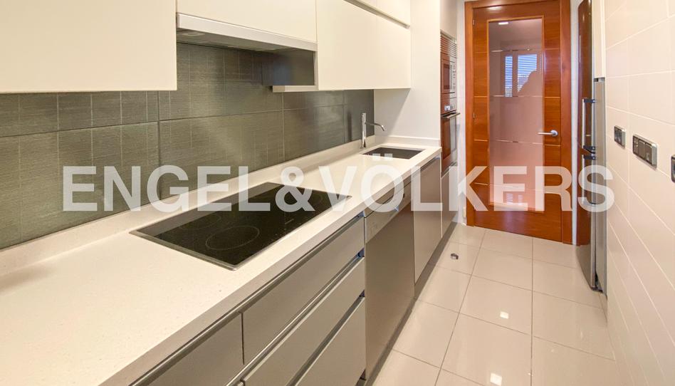 Foto 1 de Apartament de lloguer a Calle de Americo Castro, Sanchinarro, Madrid