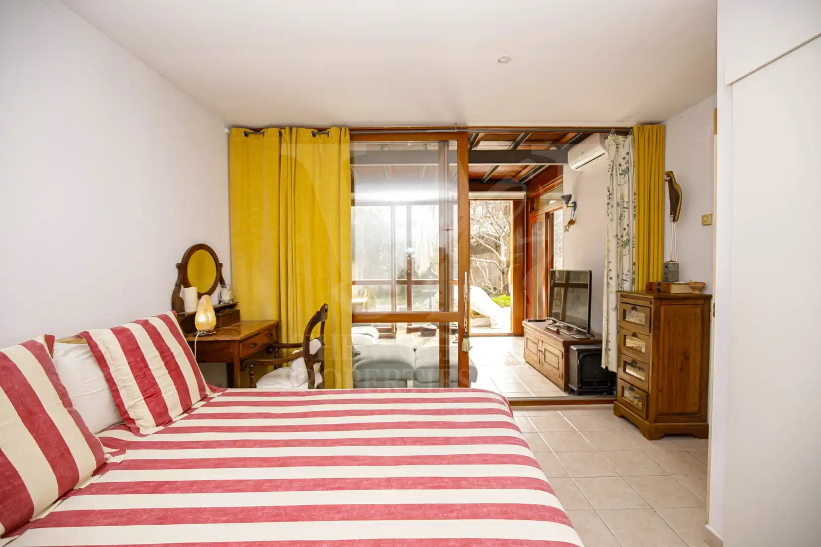 Habitación de Casa adosada en venta en Alella con Aire acondicionado, Calefacción y Jardín privado