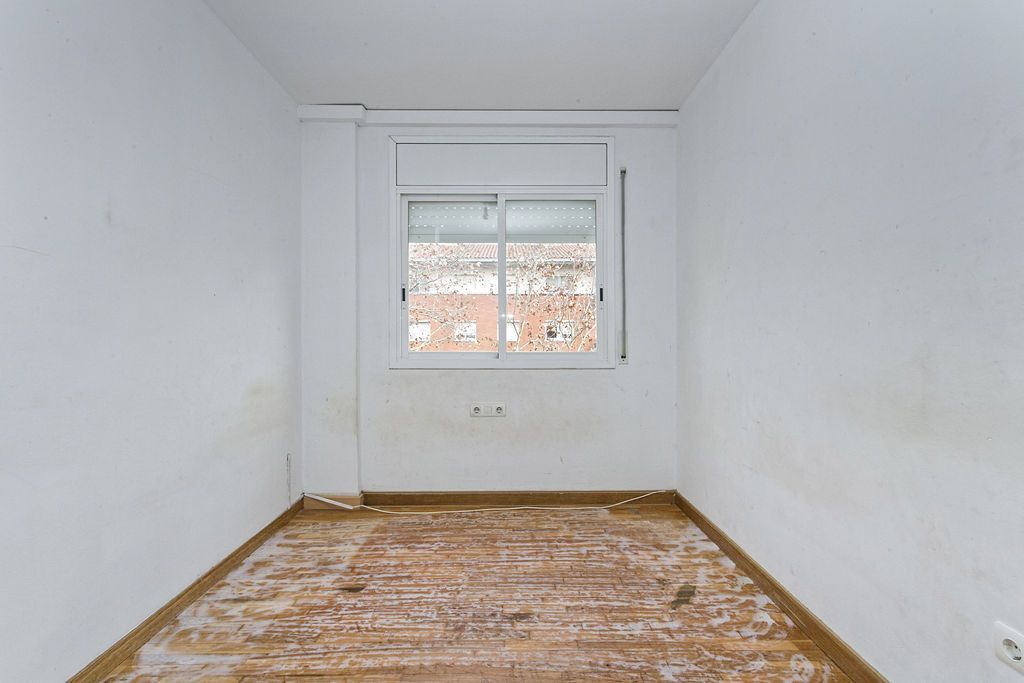 Bedroom of Flat for sale in Terrassa