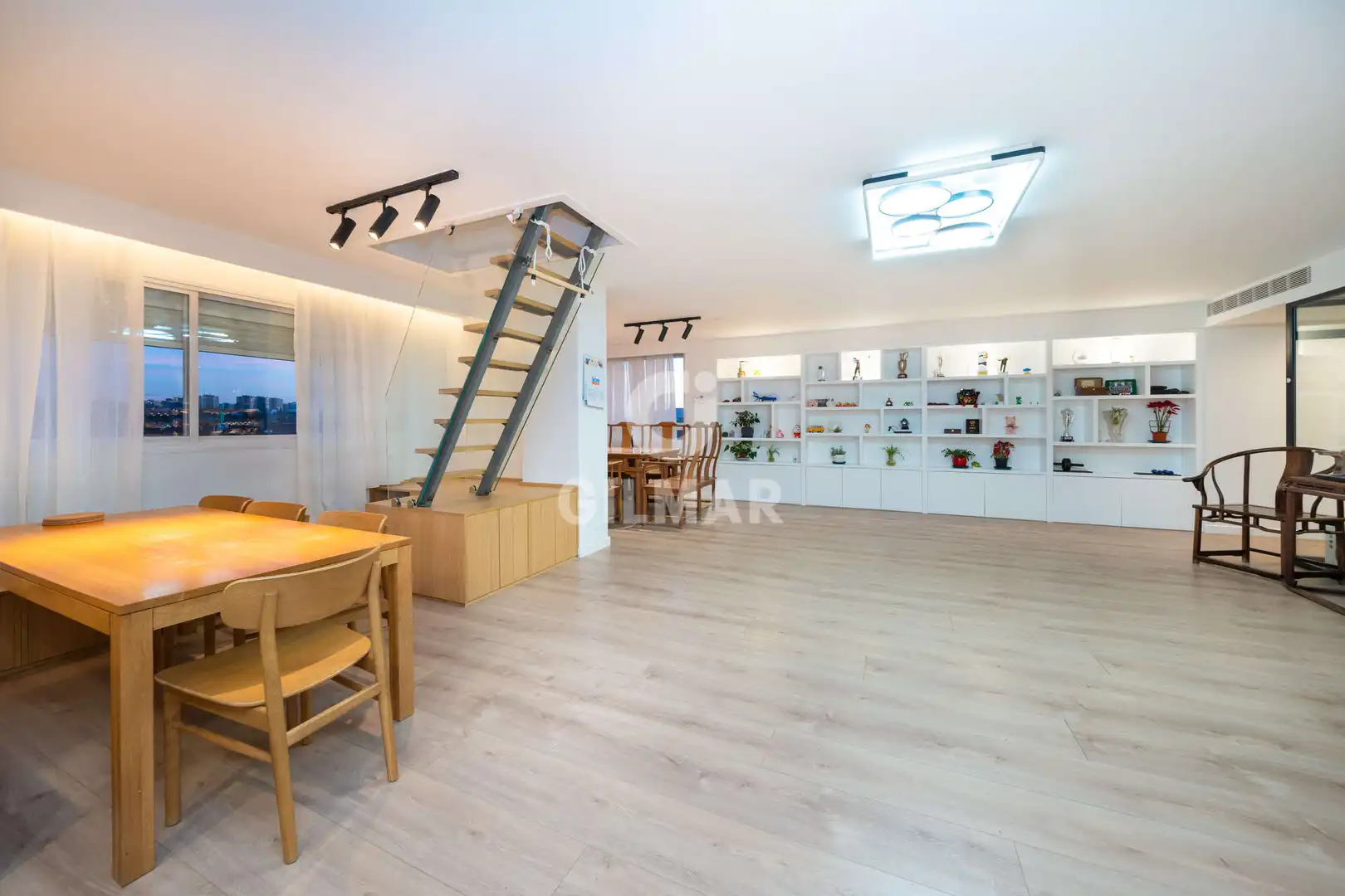 Dúplex en venta en Madrid con Calefacción, Jardín privado y Trastero