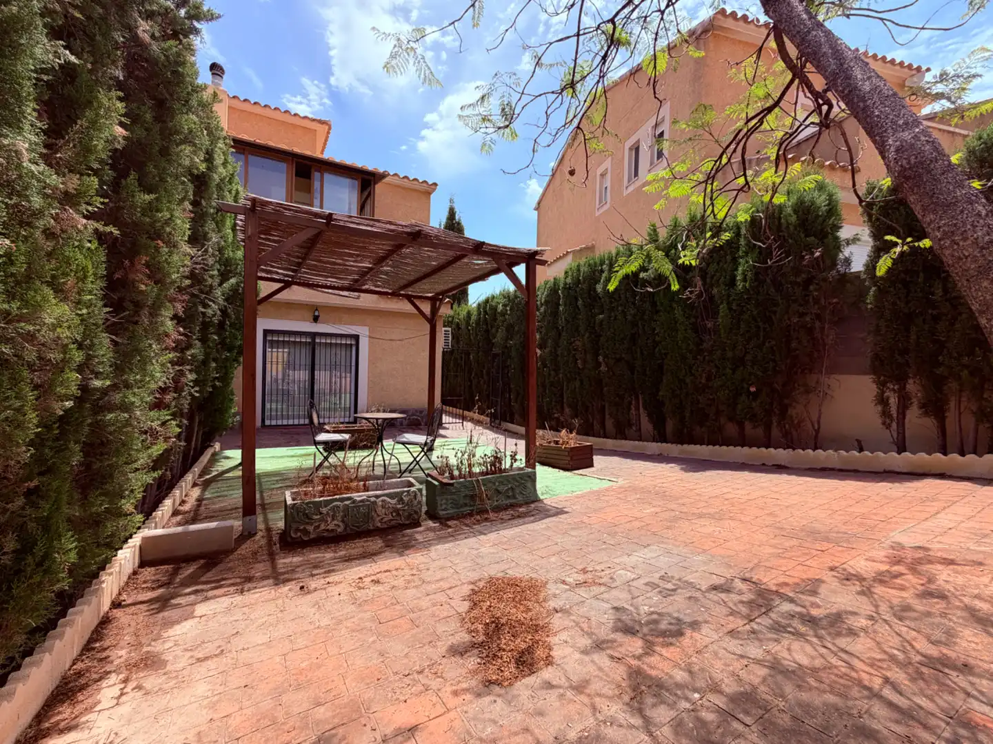 Casa pareada con terraza en venta en Carrer les Oliveres, imagen 2