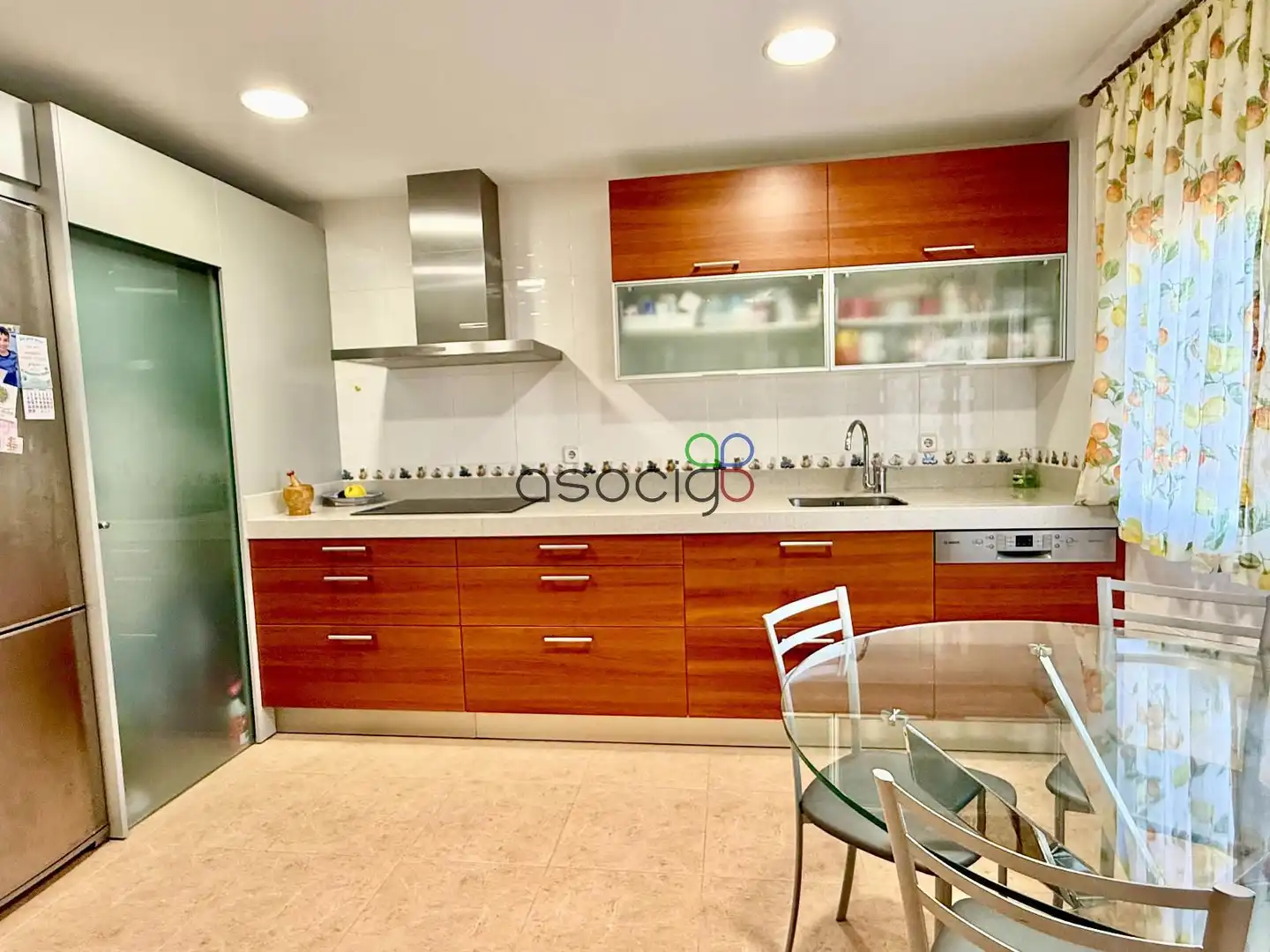 Cocina de Casa adosada en venta en Cabanillas del Campo con Aire acondicionado, Calefacción y Jardín privado