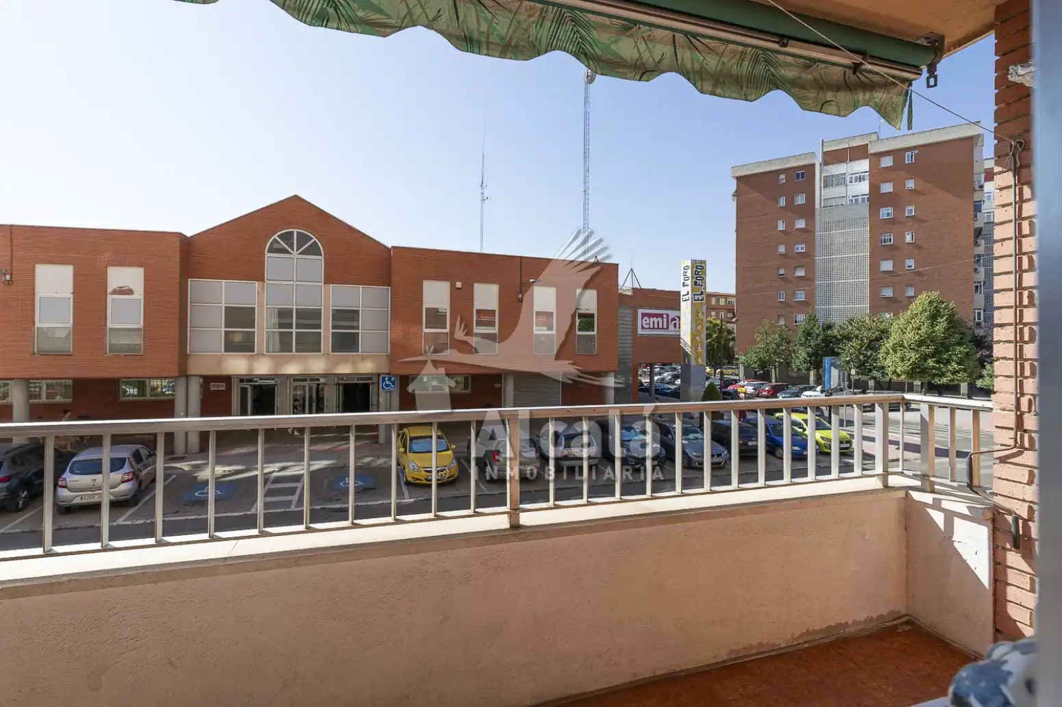 Vista exterior de Pis en venda en Azuqueca de Henares amb Calefacció i Terrassa