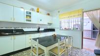 Kitchen of Single-family semi-detached for sale in Vélez-Málaga