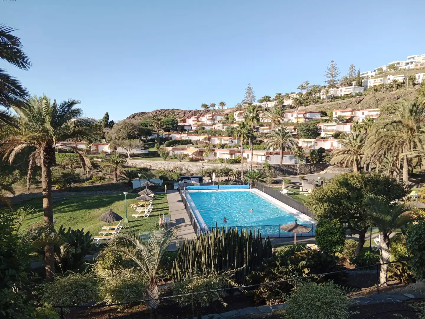 Maison mitoyenne avec piscine à louer à Calle los Claveles 108