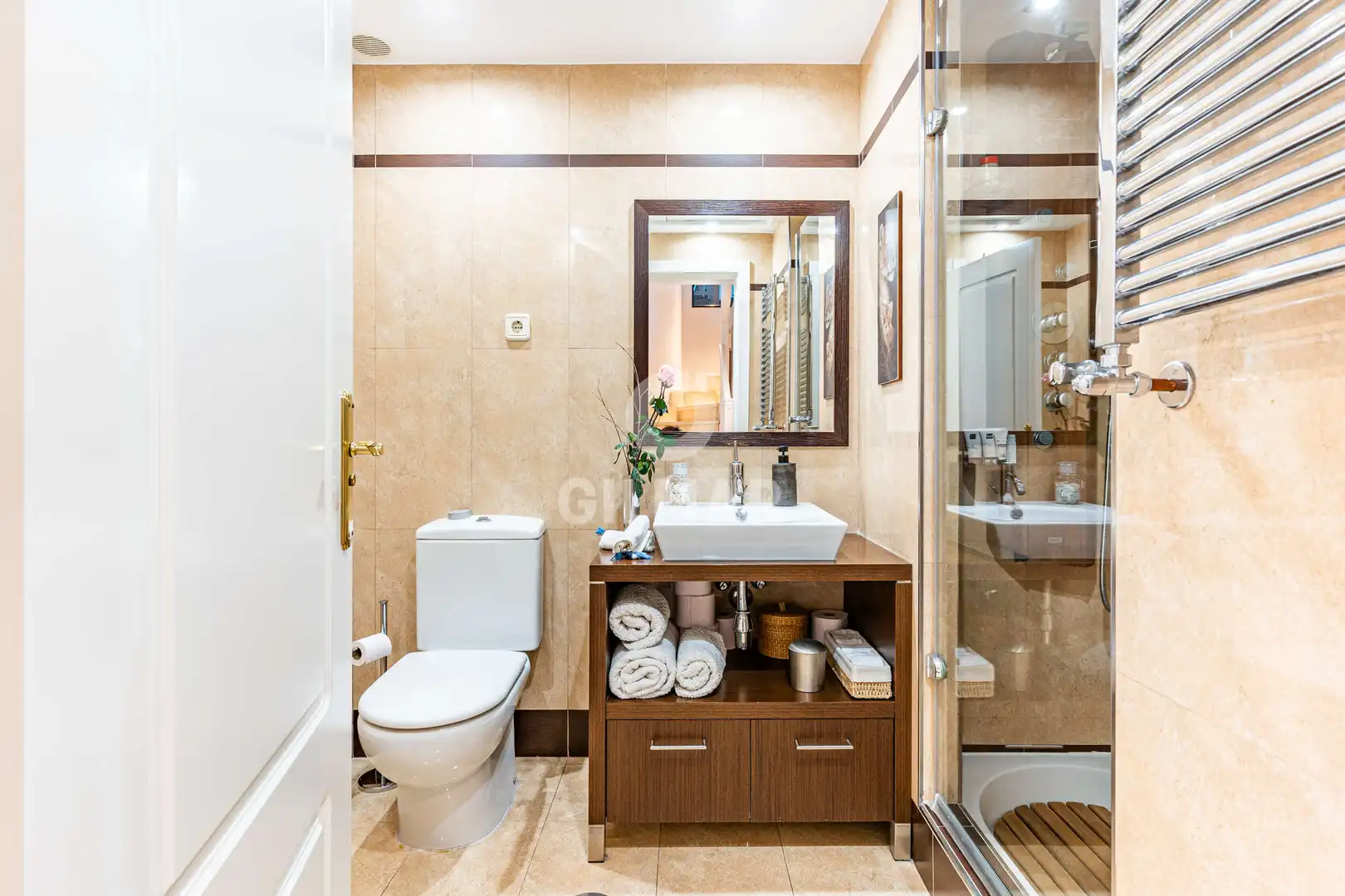 Baño de Casa adosada en venta en Boadilla del Monte con Calefacción, Jardín privado y Piscina