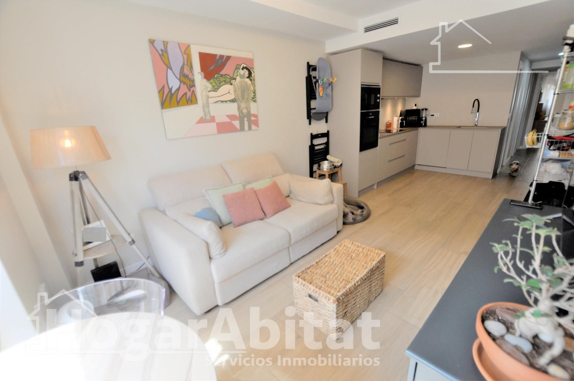 Sala d'estar de Pis en venda en  Valencia Capital amb Aire condicionat