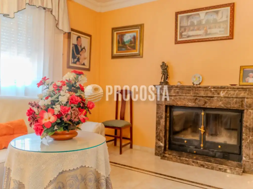 Sala d'estar de Casa o xalet en venda en Fuente Vaqueros amb Aire condicionat, Jardí privat i Terrassa