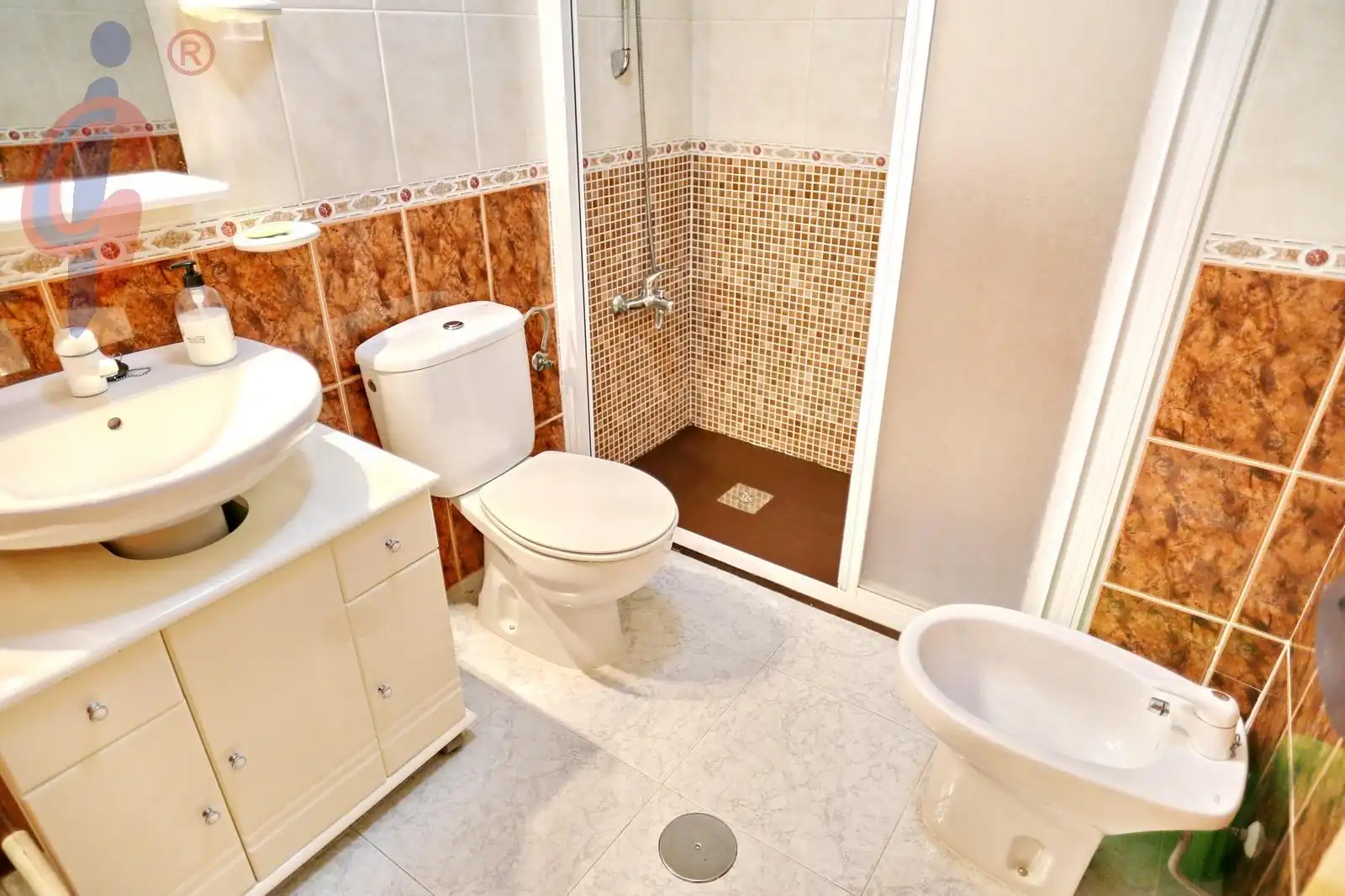 Baño de Apartamento en venta en Guardamar del Segura con Aire acondicionado, Terraza y Amueblado